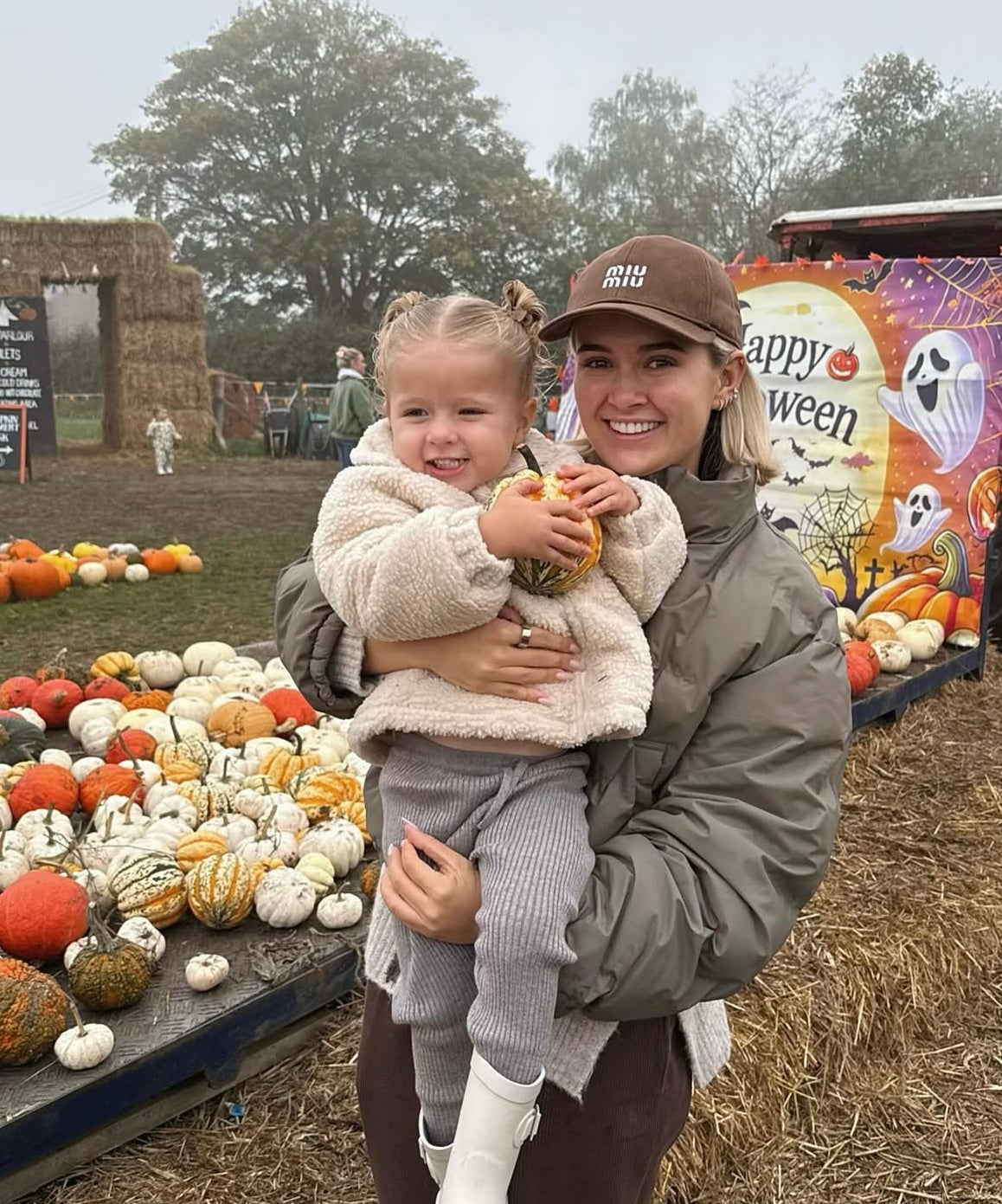 Mi embroidered baseball cap with drawstring