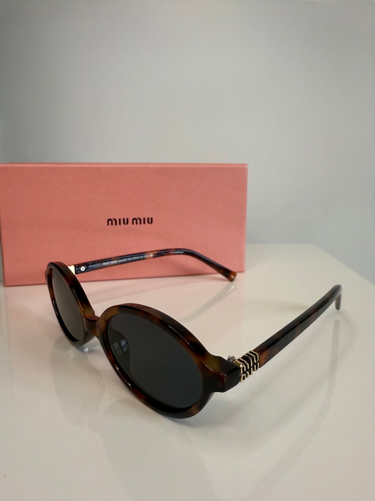 MI OVAL SUNGLASSES