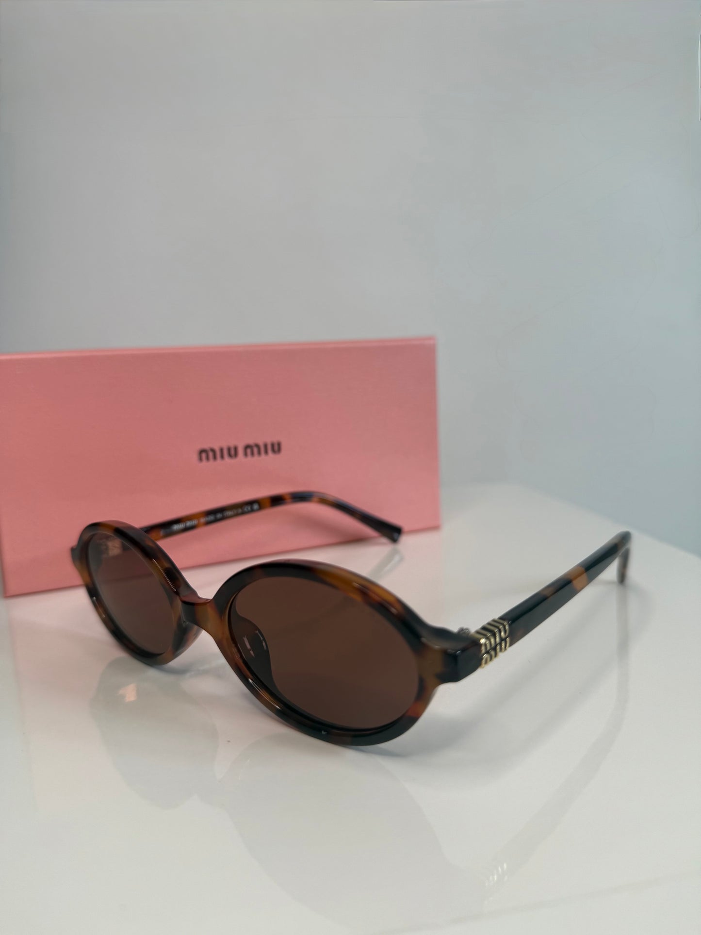 MI OVAL SUNGLASSES